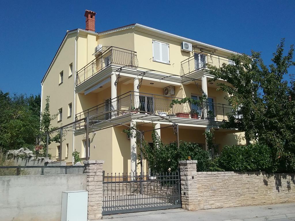 Apartment Majoran Pula Luaran gambar