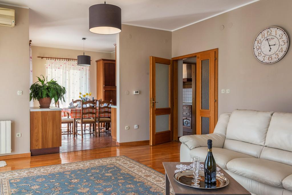 Apartment Majoran Pula Luaran gambar