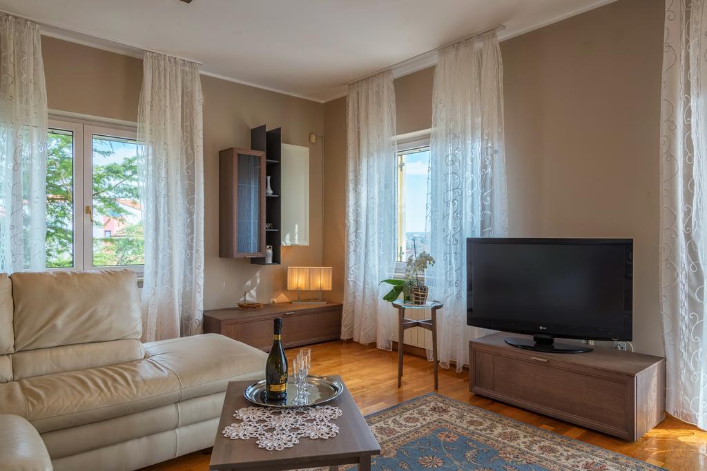 Apartment Majoran Pula Luaran gambar