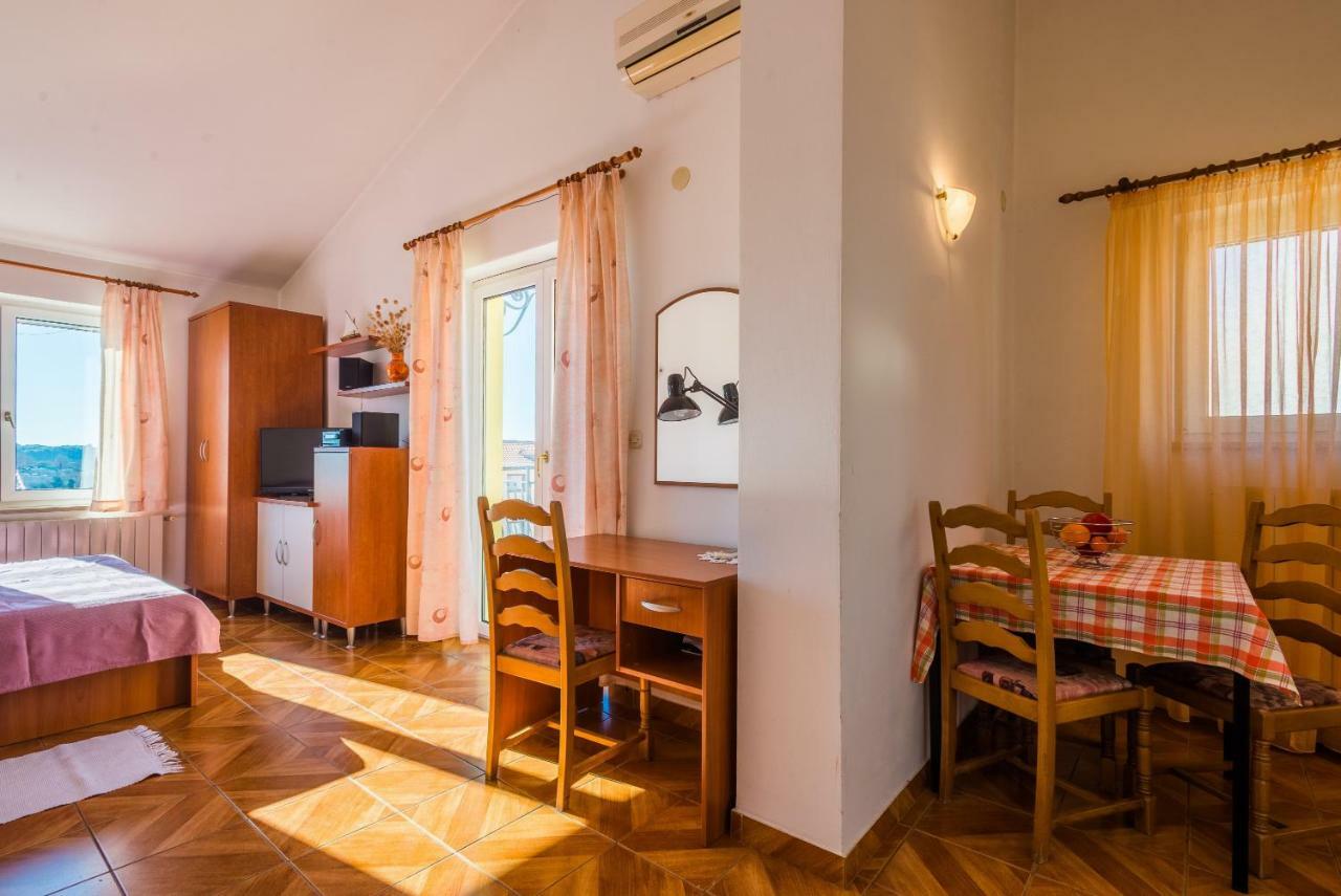 Apartment Majoran Pula Luaran gambar